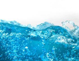 Symbolbild Wasser, Foto von Daniel Sinoca auf Unsplash